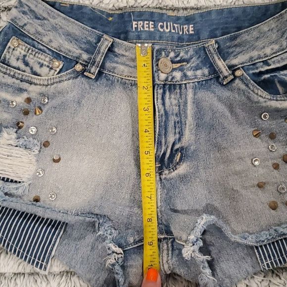 Free Culture studded jean shorts size 13 - Picture 7 of 10
